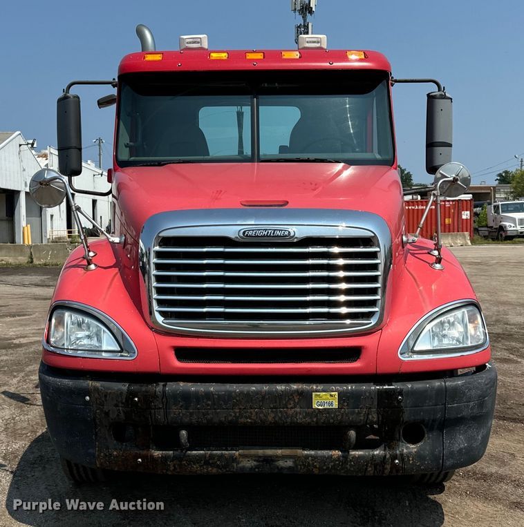 image for item OG9602 2006 Freightliner  semi truck
