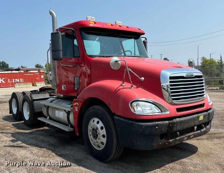 image for item OG9602 2006 Freightliner  semi truck