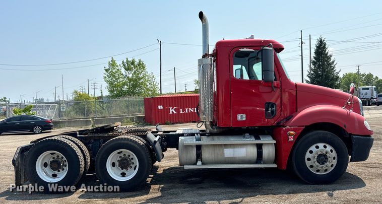 image for item OG9602 2006 Freightliner  semi truck