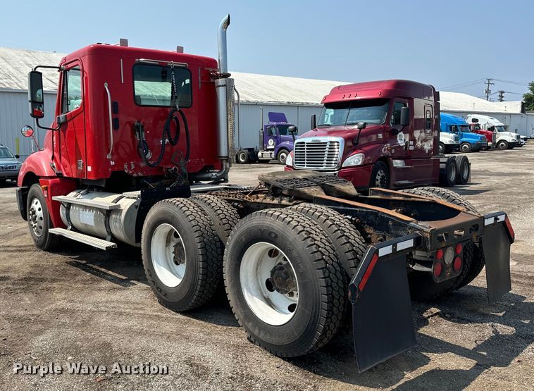 image for item OG9602 2006 Freightliner  semi truck