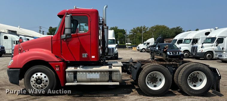 image for item OG9602 2006 Freightliner  semi truck