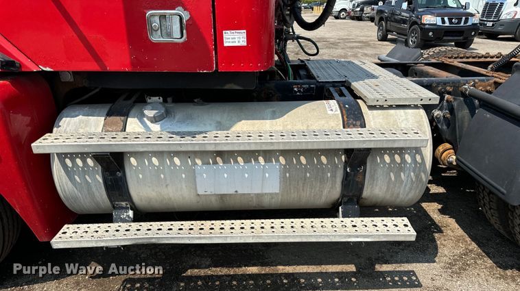 image for item OG9602 2006 Freightliner  semi truck