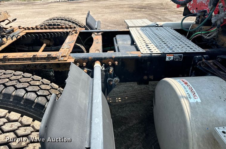 image for item OG9602 2006 Freightliner  semi truck