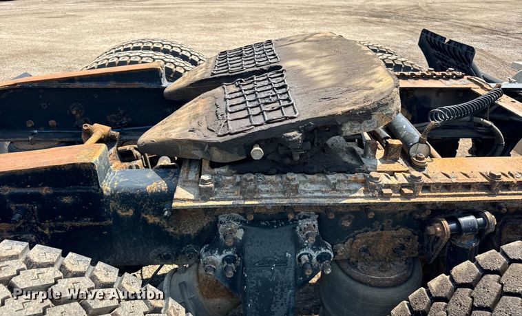 image for item OG9602 2006 Freightliner  semi truck