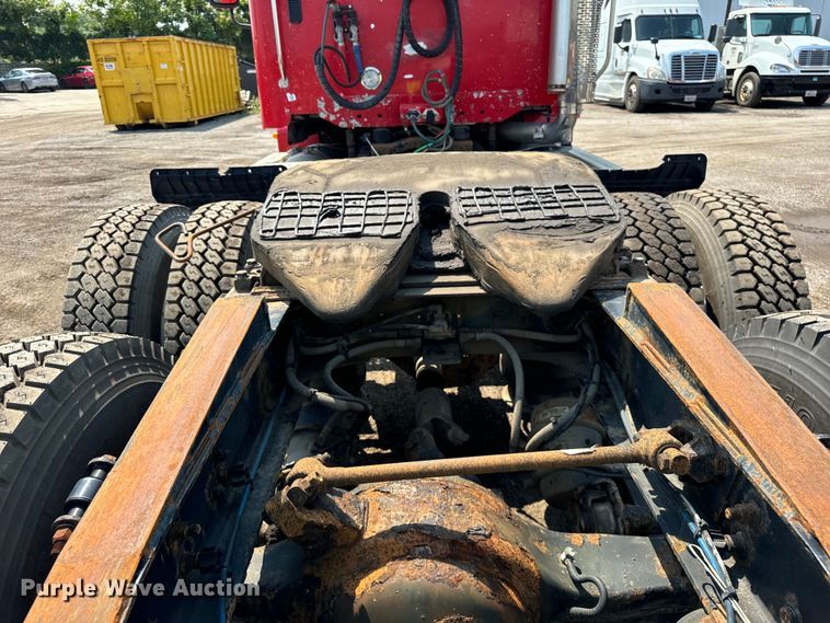 image for item OG9602 2006 Freightliner  semi truck