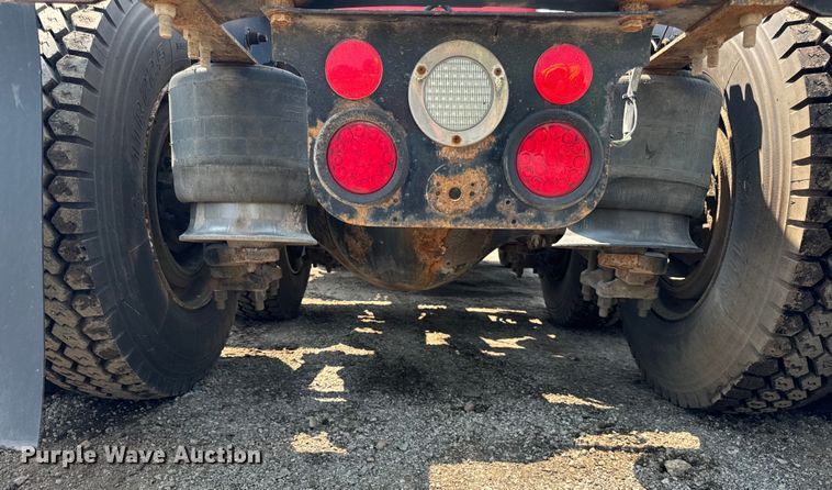 image for item OG9602 2006 Freightliner  semi truck