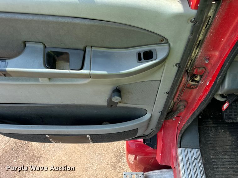 image for item OG9602 2006 Freightliner  semi truck