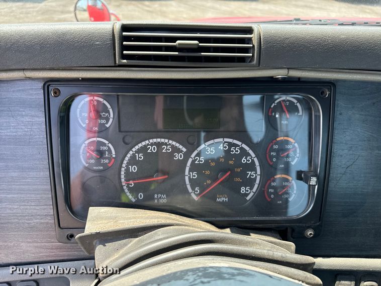 image for item OG9602 2006 Freightliner  semi truck