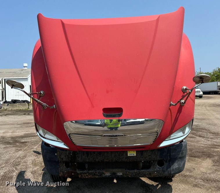 image for item OG9602 2006 Freightliner  semi truck