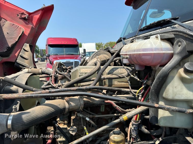 image for item OG9602 2006 Freightliner  semi truck