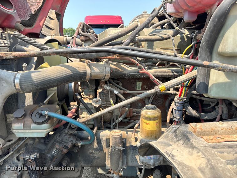 image for item OG9602 2006 Freightliner  semi truck