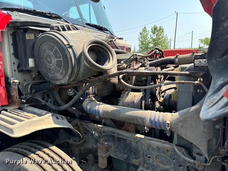 image for item OG9602 2006 Freightliner  semi truck