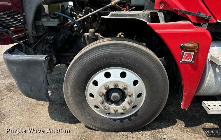 image for item OG9602 2006 Freightliner  semi truck