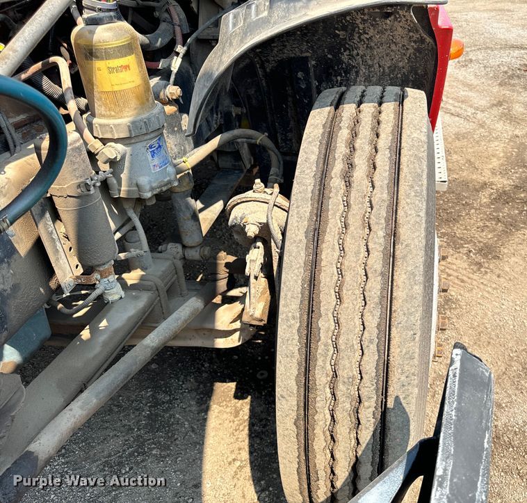 image for item OG9602 2006 Freightliner  semi truck