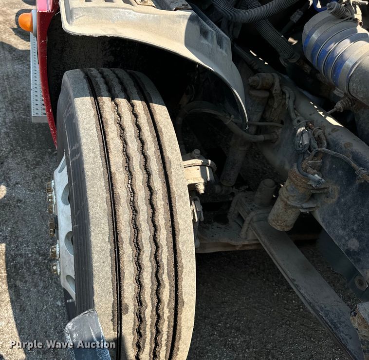 image for item OG9602 2006 Freightliner  semi truck