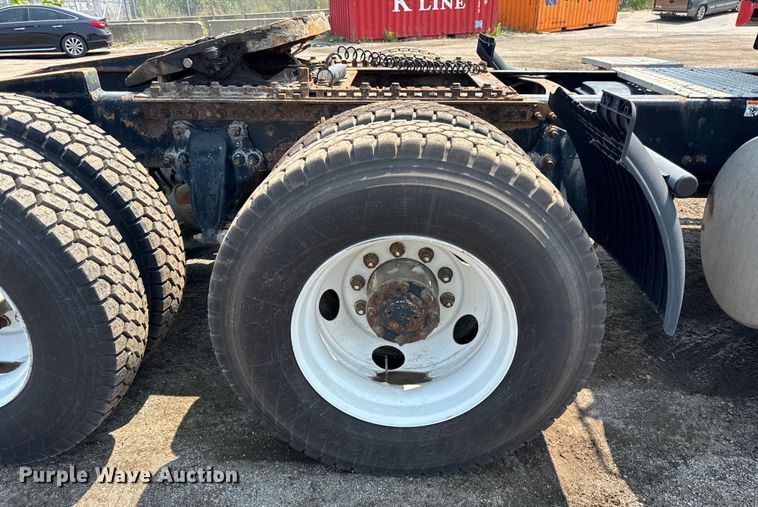 image for item OG9602 2006 Freightliner  semi truck