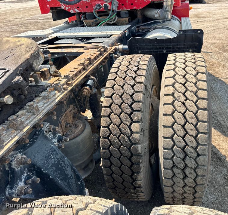 image for item OG9602 2006 Freightliner  semi truck