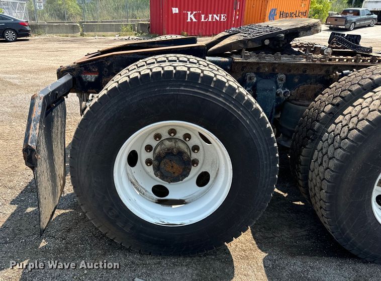 image for item OG9602 2006 Freightliner  semi truck