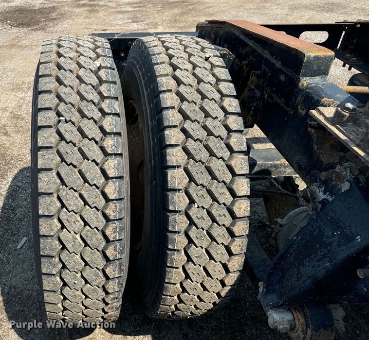 image for item OG9602 2006 Freightliner  semi truck