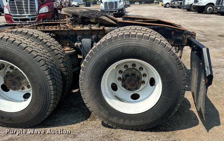 image for item OG9602 2006 Freightliner  semi truck