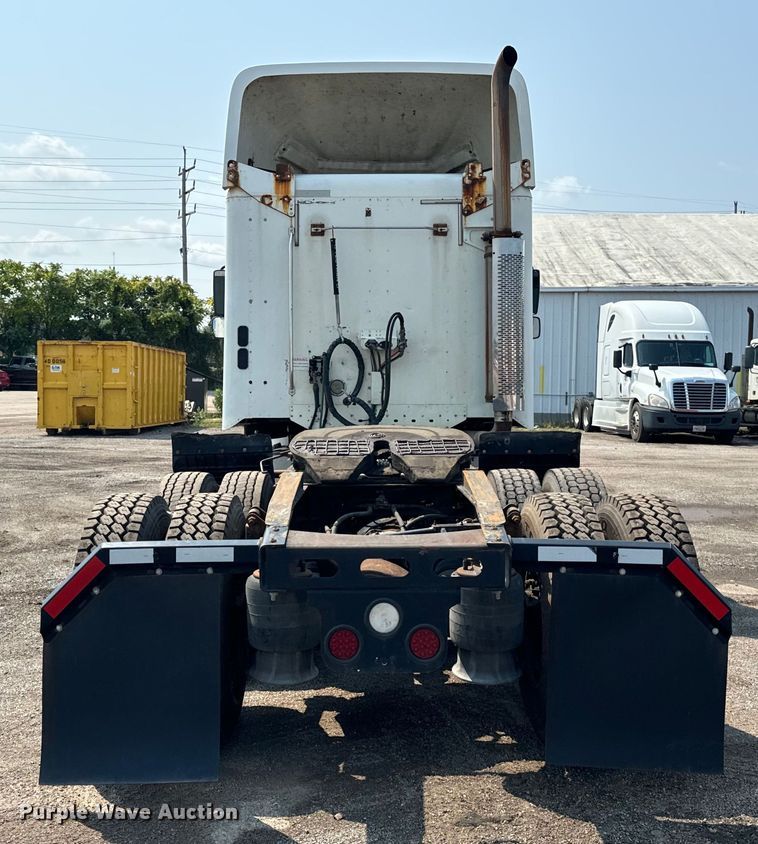 image for item OG9603 2005 Freightliner  Columbia semi truck