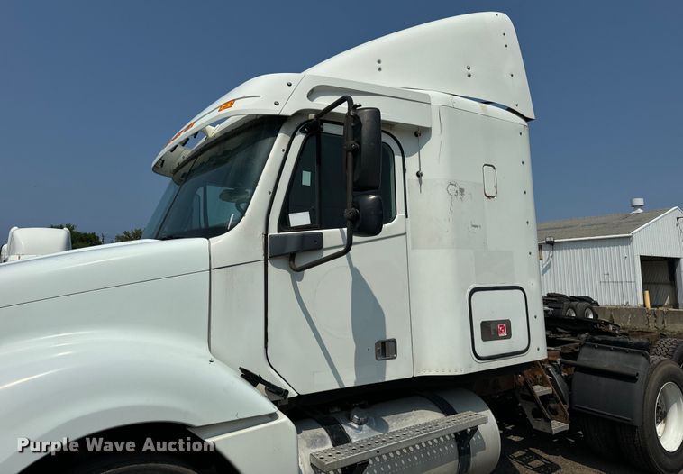 image for item OG9603 2005 Freightliner  Columbia semi truck