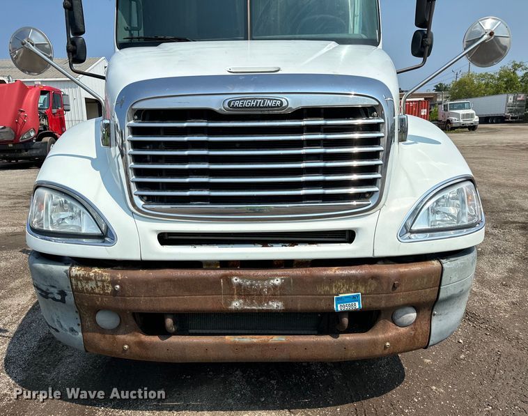image for item OG9603 2005 Freightliner  Columbia semi truck