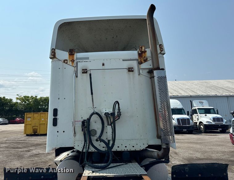 image for item OG9603 2005 Freightliner  Columbia semi truck