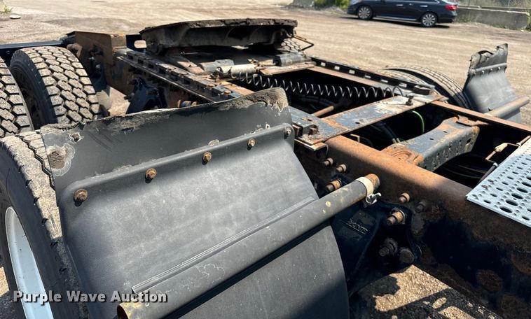 image for item OG9603 2005 Freightliner  Columbia semi truck