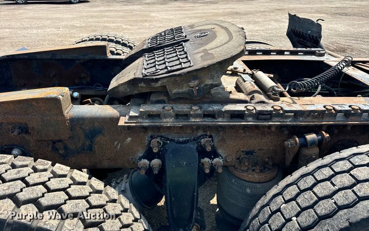 image for item OG9603 2005 Freightliner  Columbia semi truck