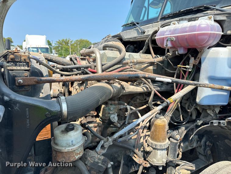 image for item OG9603 2005 Freightliner  Columbia semi truck