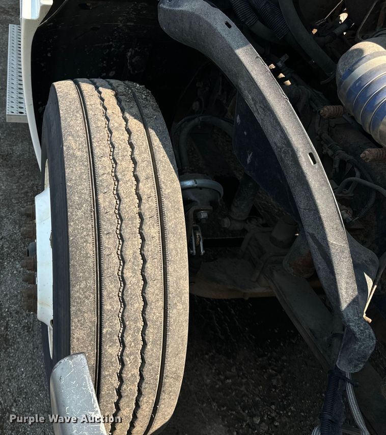 image for item OG9603 2005 Freightliner  Columbia semi truck