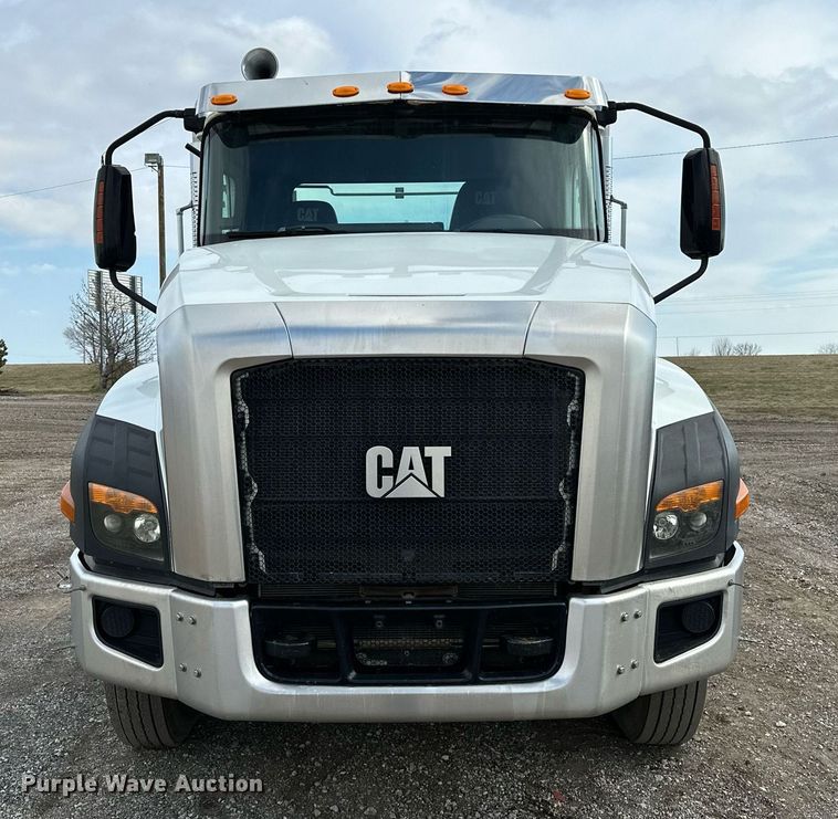 image for item OM9794 2016 Caterpillar  CT660S semi truck