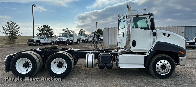 image for item OM9794 2016 Caterpillar  CT660S semi truck