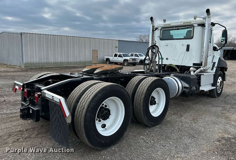 image for item OM9794 2016 Caterpillar  CT660S semi truck