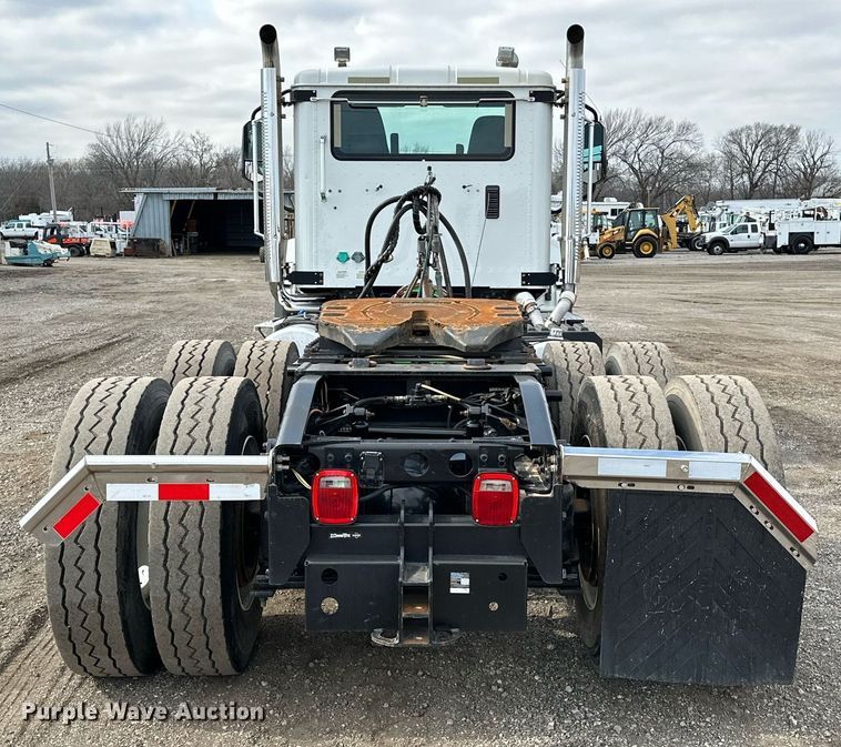 image for item OM9794 2016 Caterpillar  CT660S semi truck