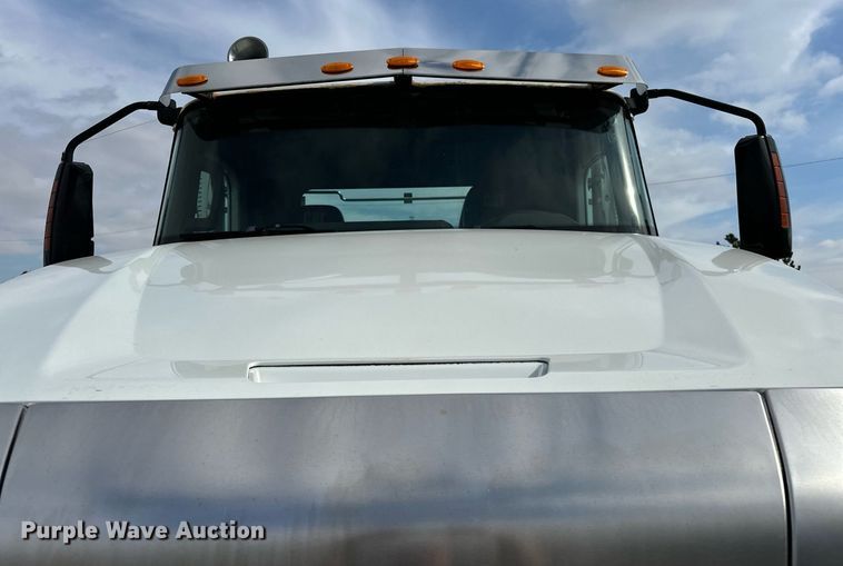 image for item OM9794 2016 Caterpillar  CT660S semi truck