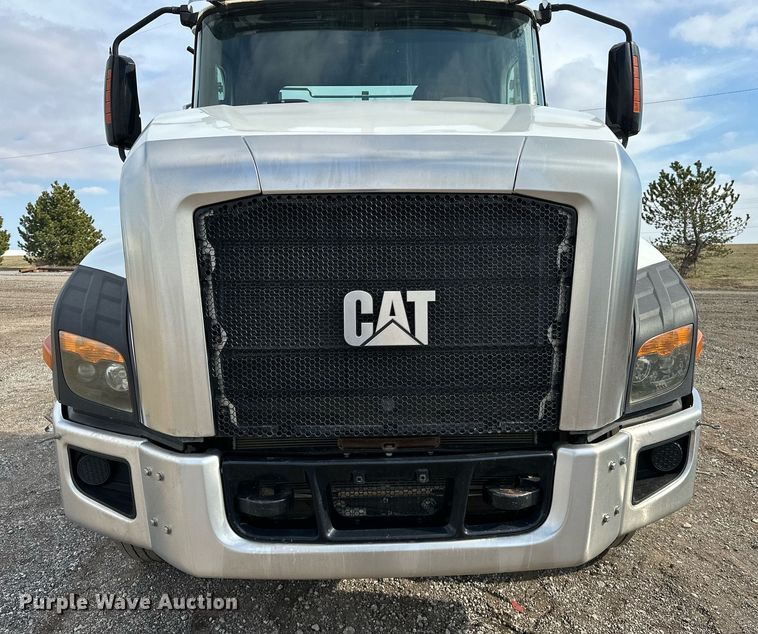 image for item OM9794 2016 Caterpillar  CT660S semi truck