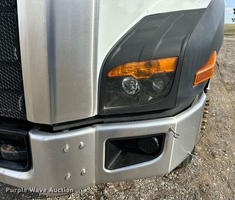 image for item OM9794 2016 Caterpillar  CT660S semi truck