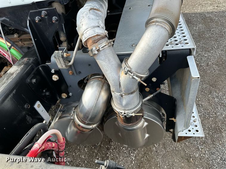 image for item OM9794 2016 Caterpillar  CT660S semi truck