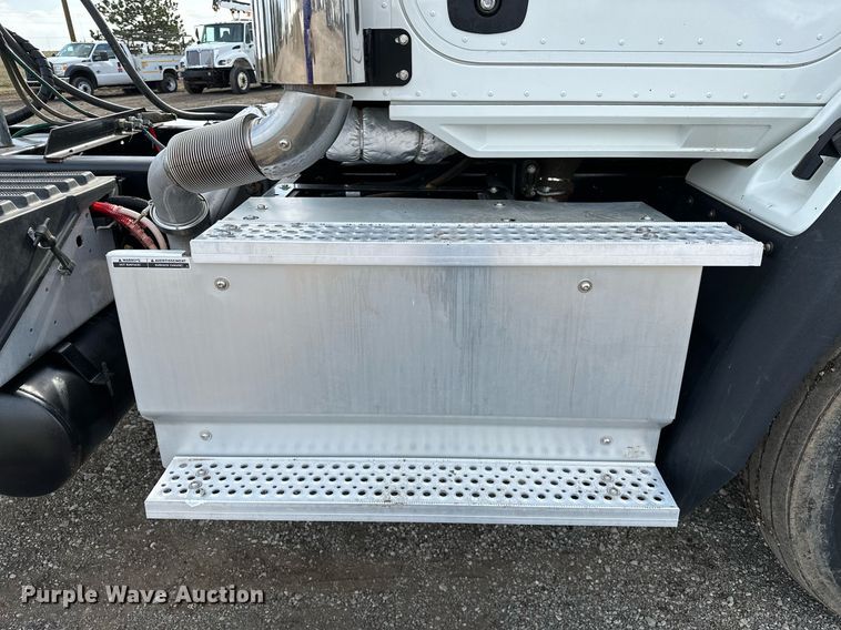 image for item OM9794 2016 Caterpillar  CT660S semi truck