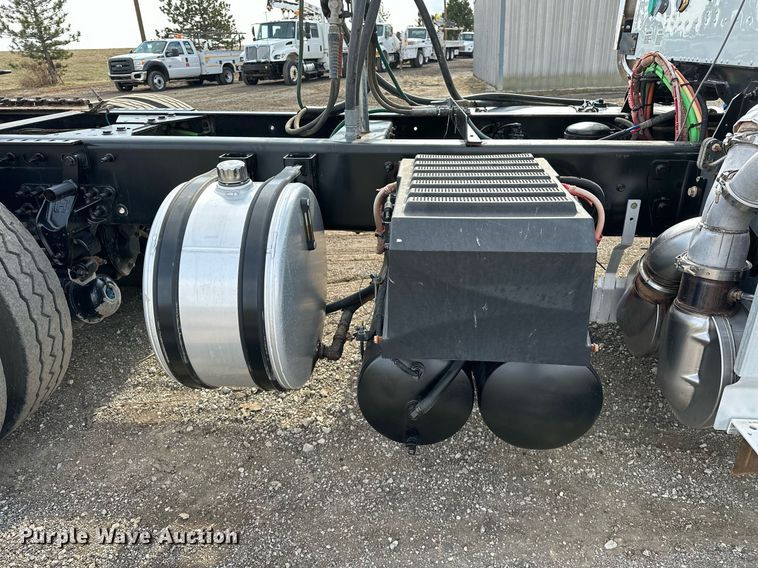 image for item OM9794 2016 Caterpillar  CT660S semi truck