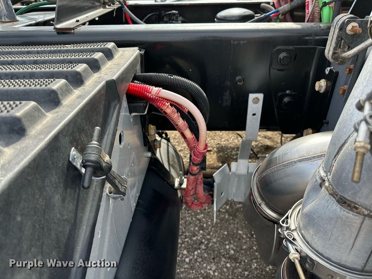 image for item OM9794 2016 Caterpillar  CT660S semi truck