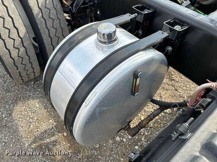 image for item OM9794 2016 Caterpillar  CT660S semi truck