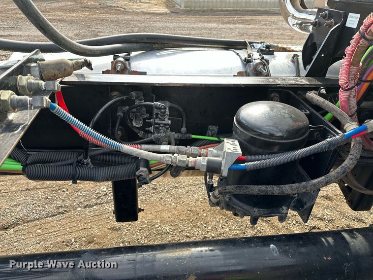 image for item OM9794 2016 Caterpillar  CT660S semi truck