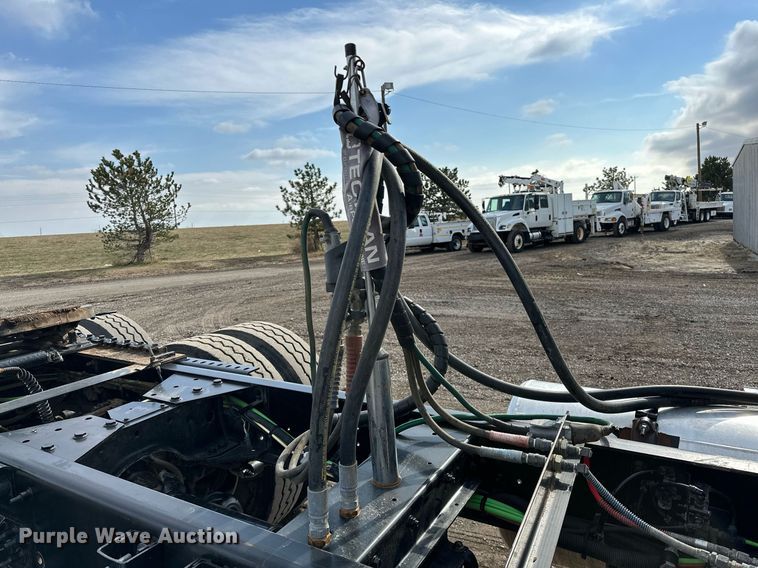 image for item OM9794 2016 Caterpillar  CT660S semi truck