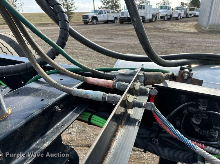 image for item OM9794 2016 Caterpillar  CT660S semi truck