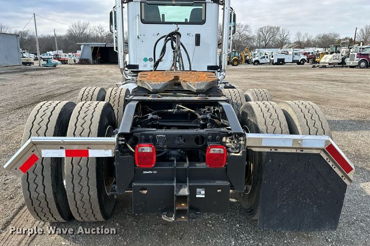 image for item OM9794 2016 Caterpillar  CT660S semi truck