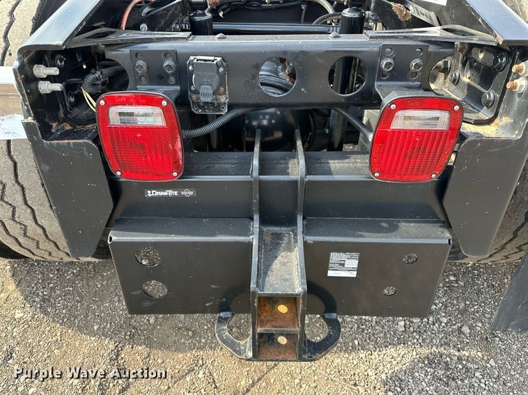 image for item OM9794 2016 Caterpillar  CT660S semi truck