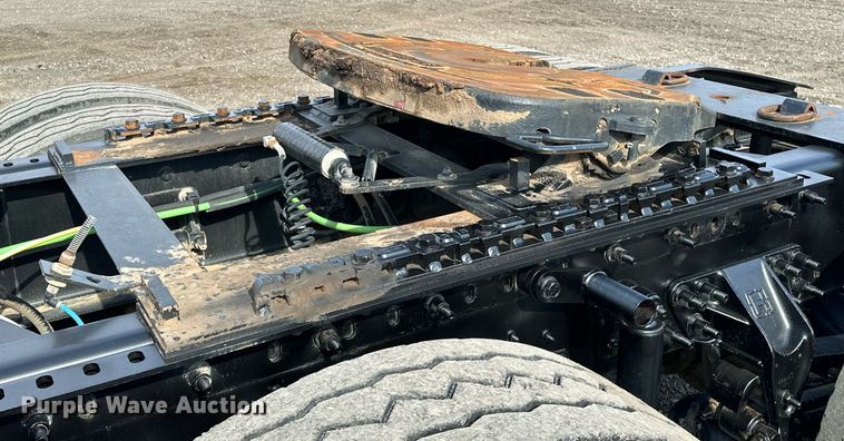 image for item OM9794 2016 Caterpillar  CT660S semi truck